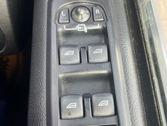 LAND ROVER DISCOVERY 4 3.0 SD V6 XS SUV 5dr Diesel Auto 4WD Euro 5 (255 bhp)