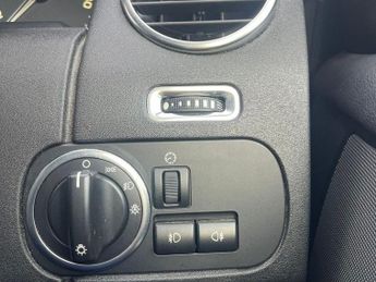 LAND ROVER DISCOVERY 4 3.0 SD V6 XS SUV 5dr Diesel Auto 4WD Euro 5 (255 bhp)