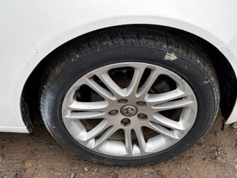 VAUXHALL INSIGNIA 2.0 CDTi ecoFLEX Exclusiv Hatchback 5dr Diesel Manual Euro 5 (13