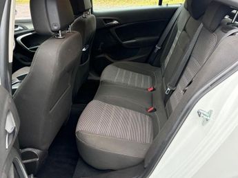 VAUXHALL INSIGNIA 2.0 CDTi ecoFLEX Exclusiv Hatchback 5dr Diesel Manual Euro 5 (13