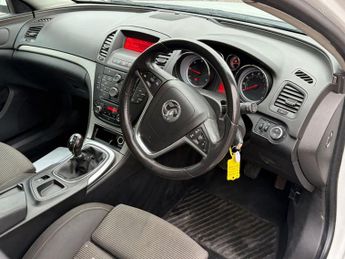 VAUXHALL INSIGNIA 2.0 CDTi ecoFLEX Exclusiv Hatchback 5dr Diesel Manual Euro 5 (13