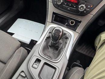 VAUXHALL INSIGNIA 2.0 CDTi ecoFLEX Exclusiv Hatchback 5dr Diesel Manual Euro 5 (13