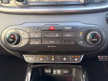 KIA SORENTO 2.2 CRDi KX-4 SUV 5dr Diesel Auto AWD Euro 6 (197 bhp)