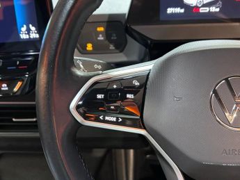 VOLKSWAGEN ID.3 Pro Performance 58kWh Life Hatchback 5dr Electric Auto (204 ps)