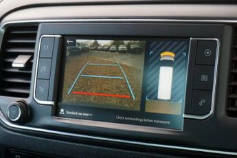 VAUXHALL Vivaro Life Electric 50kWh Elite MPV Electric Auto LWB (8 Seat) 5dr - Just 9,312 Mile