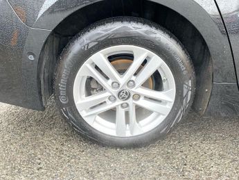 TOYOTA COROLLA 1.8 VVT-h GPF Icon Tech Touring Sports 5dr Petrol Hybrid CVT Eur