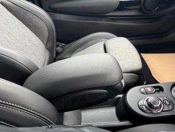 MINI Electric Hatch Cooper SE 32.6kWh Level 2 Hatchback 3dr Electric Auto (184 ps)