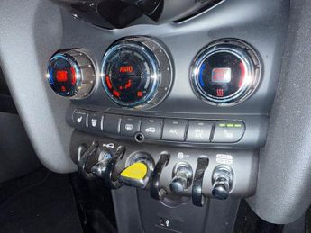 MINI Electric Hatch Cooper SE 32.6kWh Level 2 Hatchback 3dr Electric Auto (184 ps)