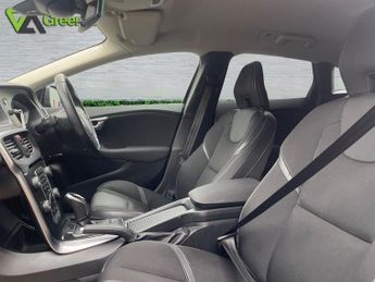 VOLVO V40 1.5 T2 Momentum Edition Hatchback 5dr Petrol Auto Euro 6 (s/s) (