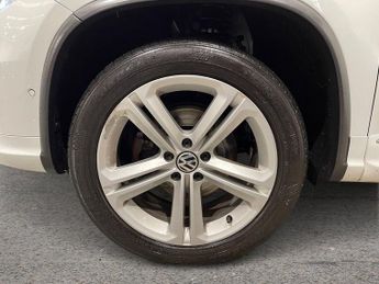 VOLKSWAGEN TIGUAN 2.0 TDI BlueMotion Tech R-Line Edition SUV 5dr Diesel DSG 4WD Eu