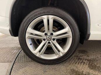 VOLKSWAGEN TIGUAN 2.0 TDI BlueMotion Tech R-Line Edition SUV 5dr Diesel DSG 4WD Eu