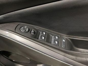 VAUXHALL GRANDLAND X 1.6 13.2kWh Business Edition Nav Premium SUV 5dr Petrol Plug-in 