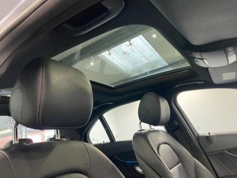 MERCEDES-BENZ C-CLASS 2.0 C200 AMG Line (Premium) Saloon 4dr Petrol G-Tronic+ Euro 6 (