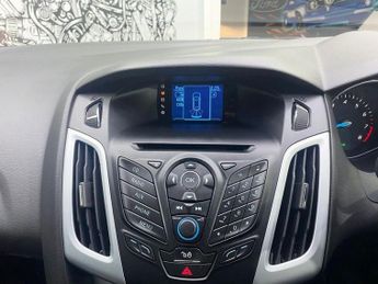 FORD FOCUS 1.6 Zetec Hatchback 5dr Petrol Powershift Euro 5 (125 ps)