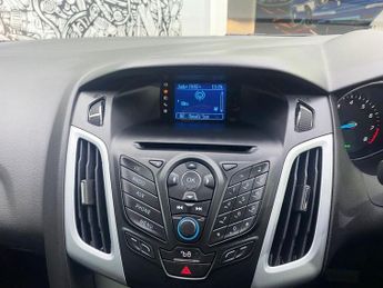 FORD FOCUS 1.6 Zetec Hatchback 5dr Petrol Powershift Euro 5 (125 ps)