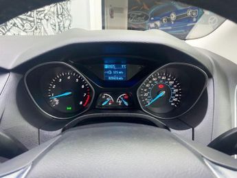 FORD FOCUS 1.6 Zetec Hatchback 5dr Petrol Powershift Euro 5 (125 ps)