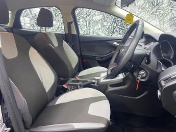 FORD FOCUS 1.6 Zetec Hatchback 5dr Petrol Powershift Euro 5 (125 ps)