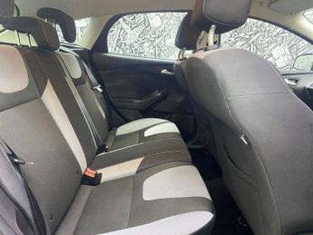 FORD FOCUS 1.6 Zetec Hatchback 5dr Petrol Powershift Euro 5 (125 ps)