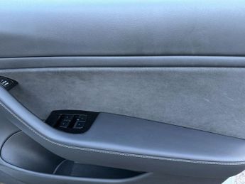 TESLA Model 3 (Dual Motor) Long Range Saloon 4dr Electric Auto 4WDE (346 ps)