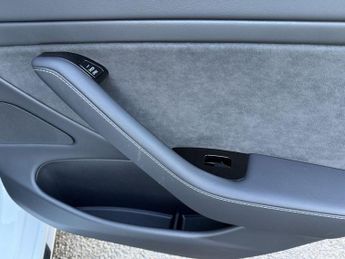 TESLA Model 3 (Dual Motor) Long Range Saloon 4dr Electric Auto 4WDE (346 ps)