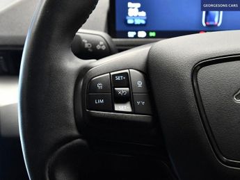 FORD MUSTANG MACH-E Standard Range 70kWh SUV 5dr Electric Automatic (269 ps)