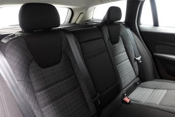 VOLVO V60 2.0 B3 MHEV Momentum Estate 5dr Petrol Hybrid DCT Auto Euro 6 (s