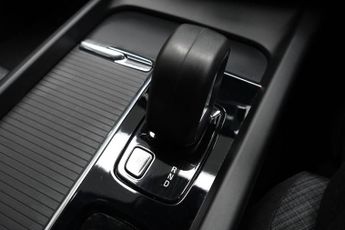 VOLVO V60 2.0 B3 MHEV Momentum Estate 5dr Petrol Hybrid DCT Auto Euro 6 (s