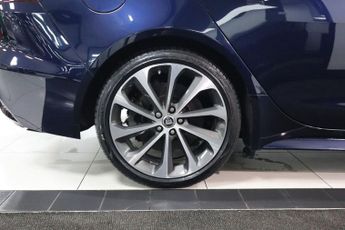 JAGUAR XE 2.0 D200 MHEV R-Dynamic SE Black Saloon 4dr Diesel Auto Euro 6 (