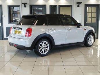 MINI HATCH 1.5 Cooper Hatchback 5dr Petrol Auto Euro 6 (s/s) (136 ps)