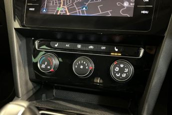 VOLKSWAGEN PASSAT 1.5 TSI EVO SEL Estate 5dr Petrol DSG Euro 6 (s/s) (150 ps) Fron