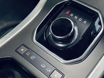 LAND ROVER RANGE ROVER EVOQUE 2.0 TD4 SE Tech SUV 5dr Diesel Auto 4WD Euro 6 (s/s) (180 ps)
