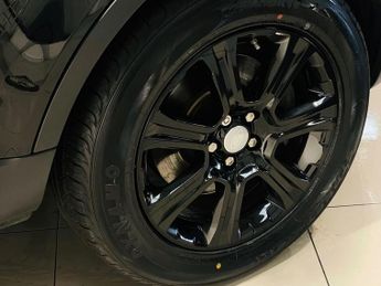 LAND ROVER RANGE ROVER EVOQUE 2.0 TD4 SE Tech SUV 5dr Diesel Auto 4WD Euro 6 (s/s) (180 ps)