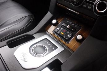 LAND ROVER DISCOVERY 4 3.0 SD V6 HSE Luxury SUV 5dr Diesel Auto 4WD Euro 5 (255 bhp)