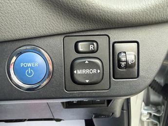 TOYOTA YARIS 1.5 VVT-h Icon Tech Hatchback 5dr Petrol Hybrid E-CVT Euro 6 (s/