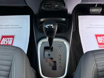 TOYOTA YARIS 1.5 VVT-h Icon Tech Hatchback 5dr Petrol Hybrid E-CVT Euro 6 (s/