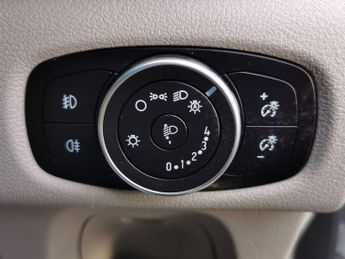 FORD TOURNEO CUSTOM 2.0 320 EcoBlue Zetec Minibus Double Cab 5dr Diesel Manual L2 Eu