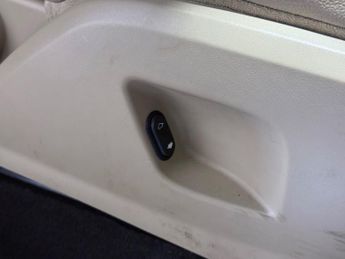 LAND ROVER RANGE ROVER EVOQUE 2.2 SD4 Pure Tech SUV 5dr Diesel Auto 4WD Euro 5 (s/s) (190 ps)