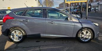 FORD FOCUS AUTOMATIC 1.6 Titanium Navigator Hatchback 5dr Petrol Powershift