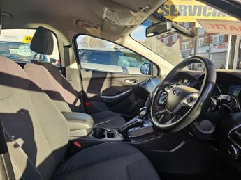FORD FOCUS AUTOMATIC 1.6 Titanium Navigator Hatchback 5dr Petrol Powershift