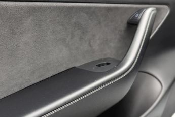 TESLA Model 3 Standard Range Plus Saloon 4dr Electric Auto RWD (241 bhp)