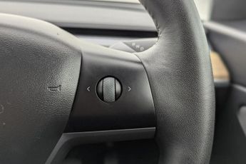 TESLA Model 3 Standard Range Plus Saloon 4dr Electric Auto RWD (241 bhp)