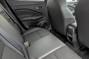 NISSAN JUKE 1.0 DIG-T N-Connecta SUV 5dr Petrol DCT Auto Euro 6 (s/s) (114 p