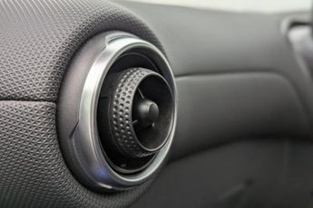 NISSAN JUKE 1.0 DIG-T N-Connecta SUV 5dr Petrol DCT Auto Euro 6 (s/s) (114 p