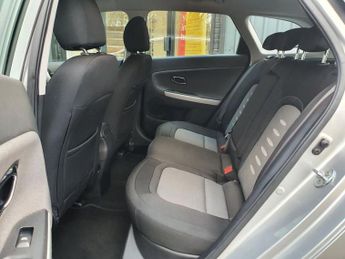 KIA CEED 1.6 CRDi 2 Sportswagon 5dr Diesel Auto Euro 5 (126 bhp)