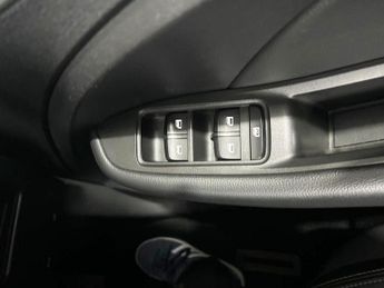 MG MG ZS 1.0 T-GDI Exclusive SUV 5dr Petrol Auto Euro 6 (111 ps) 2 FORMER