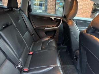 VOLVO XC60 2.4 D5 SE Lux Nav SUV 5dr Diesel Geartronic AWD Euro 5 (215 ps)