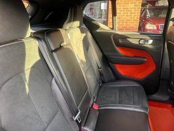 VOLVO XC40 2.0 T4 R-Design Pro SUV 5dr Petrol Auto AWD Euro 6 (s/s) (190 ps