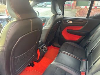 VOLVO XC40 2.0 T4 R-Design Pro SUV 5dr Petrol Auto AWD Euro 6 (s/s) (190 ps