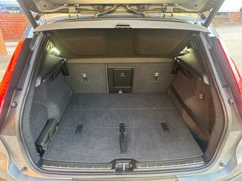 VOLVO XC40 2.0 T4 R-Design Pro SUV 5dr Petrol Auto AWD Euro 6 (s/s) (190 ps