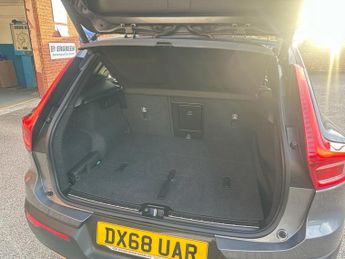 VOLVO XC40 2.0 T4 R-Design Pro SUV 5dr Petrol Auto AWD Euro 6 (s/s) (190 ps